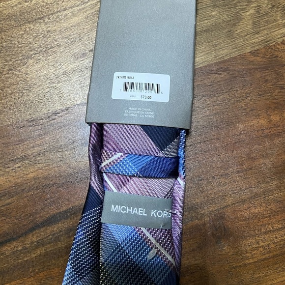 MICHAEL KORS TIE & POCKET SQUARE SET - Picture 8 of 10